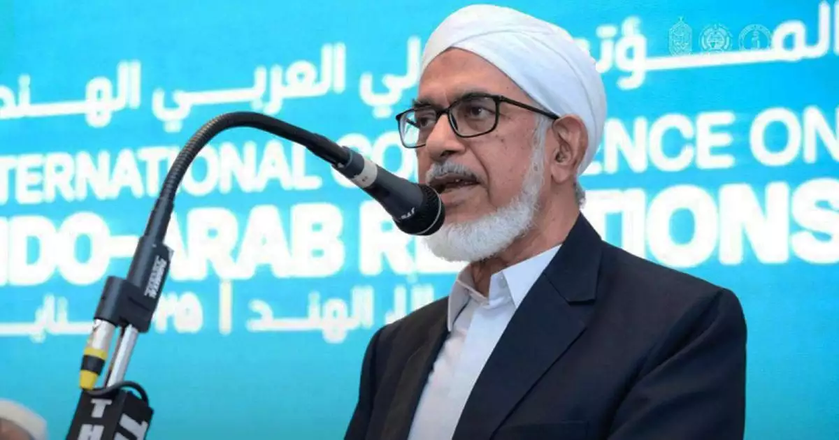 'മന്ത്രിമാർക്കും എംപിമാർക്കും ഭാര്യക്ക് പുറമേ ഇൻ ചാർജ് ഭാര്യമാർ, ഇഎംഎസിന്റെ അമ്മ വിവാഹം കഴിച്ചത് 11 വയസിൽ'; സമസ്ത നേതാവ്