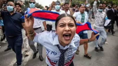 ജെൻ സിക്ക് മുൻപിൽ മുട്ടുമടക്കി നേപ്പാൾ സർക്കാർ, സമൂഹ മാധ്യമങ്ങൾക്കുള്ള നിരോധനം നീക്കി; പൊലീസ് വെടിവെപ്പിൽ പൊലിഞ്ഞത് 19 ജീവനുകൾ