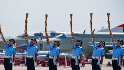 60 വർഷത്തിലേറെയായി ഇന്ത്യൻ സൈന്യത്തിന്റെ മുന്നണിപ്പോരാളി; മിഗ് 21 യുഗം അവസാനിക്കുന്നു, വിട നൽകി വ്യോമസേന