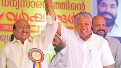ആഗോള അയ്യപ്പസംഗമത്തിന് വെള്ളാപ്പള്ളി നടേശൻ എത്തിയത് മുഖ്യമന്ത്രിയുടെ വാഹനത്തിൽ