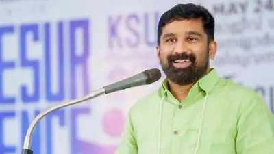 'എം ബി രാജേഷും ശിവൻകുട്ടിയുമടങ്ങുന്ന മന്ത്രിപ്പട അമിതാവേശം കാണിച്ച് ഇളിഭ്യരാവണ്ട'; DMC ചെയർമാൻ സ്ഥാനത്ത് നിന്ന് മാറിയിട്ടില്ല; ഫേസ്ബുക്ക് പോസ്റ്റുമായി വി ടി ബൽറാം