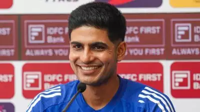 മോനെ ഗില്ലേ, നിനക്ക് ബോധമില്ലേ, ആ താരവും നമുക്ക് വേണ്ടി കളിക്കാൻ വന്നതാണ്: ആകാശ് ചോപ്ര