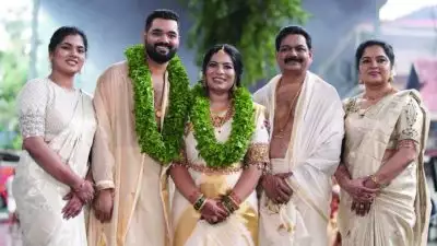ഐസിഎൽ ഫിൻകോർപ്പ് ഉടമ അനിൽകുമാറിന്റെ മകൻ അമൽജിത് വിവാഹിതനായി; വധു ഗായത്രി ഗോപകുമാർ