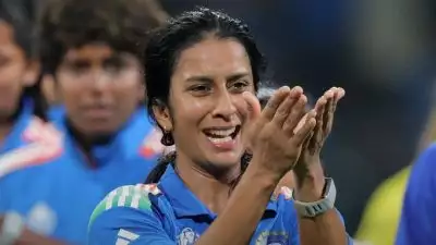 പെണ്ണൊരുത്തി ജമൈമാ..., മുബൈയുടെ ആകാശത്തിന് മീതെ പൂത്ത നിശാഗന്ധി