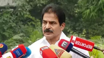 'മോദി സ്‌റ്റൈലിലേക്കാണ് അദ്ദേഹത്തിന്റെ നോട്ടം'; മോദി ചിന്തിക്കുന്നത് തന്നെയാണ് പിണറായിയും ചിന്തിക്കുന്നത്'; പ്രഖ്യാപനങ്ങള്‍ തിരഞ്ഞെടുപ്പ് മുന്നില്‍ കണ്ടെന്ന് കെ.സി വേണുഗോപാല്‍; ഈ ബാധ്യതയെല്ലാം അടുത്ത സര്‍ക്കാരിനാണ് വരിക