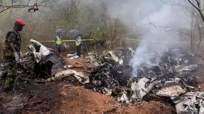 കെനിയയിൽ വിമാനം തകർന്നു വീണു; 12 മരണം