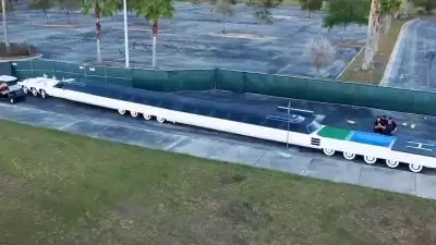 100 അടിയിൽ കൂടുതൽ നീളം; നീന്തൽകുളവും ഹെലിപാഡും ജക്കൂസിയുമുള്ള ലോകത്തിലെ ഏറ്റവും നീളം കൂടിയ കാർ!