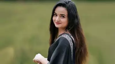 പുരുഷന്‍ ഗ്യാസ് കുറ്റിയെടുത്ത് പൊക്കും എന്ന് പറഞ്ഞ് ആ വീട്ടിലെ സ്ത്രീ അതെടുത്തു പൊക്കണമെന്നില്ല...: മീനാക്ഷി