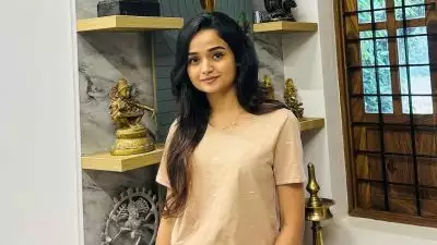 'വിശ്വാസികൾ എന്നു നമ്മൾ കരുതുന്നവരിൽ ചിലർ തന്നെയാണ് നിരീശ്വരവാദികൾ'; ഫേസ്ബുക്ക് പോസ്റ്റുമായി മീനാക്ഷി