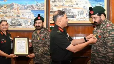 'കൃത്യമായ ഉപദേശം നൽകണം, മോഹൻലാൽ സേനാ ചടങ്ങിലെത്തിയത് ചട്ടം ലംഘിച്ച്'; വിമർശിച്ച് നാവികസേന മുൻ മേധാവി