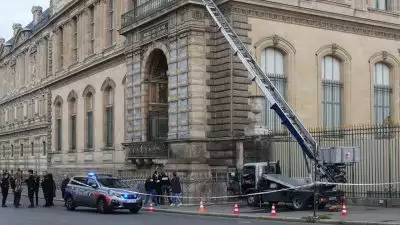 പാരിസിലെ ലൂവ്ര് മ്യൂസിയത്തിൽ വന്‍ കവര്‍ച്ച; നെപ്പോളിയന്റെ അമൂല്യ ആഭരണങ്ങളടക്കം കൊള്ളയടിച്ചു