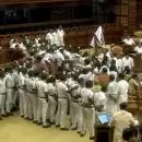 സഭ തടസ്സപ്പെടുത്തില്ല, നിയമസഭയിൽ പുതിയ നീക്കവുമായി പ്രതിപക്ഷം; കവാടത്തിൽ സത്യാ​ഗ്രഹം