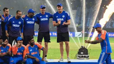 ട്രോഫി സ്വീകരിക്കില്ലെന്ന് പറഞ്ഞ് മാസ്സ് കാണിച്ചവന്മാർ ഇപ്പോൾ അതിനായി തിടുക്കം കൂട്ടുന്നു: മുഹമ്മദ് യൂസഫ്