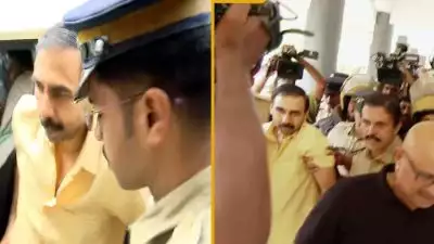 ശബരിമല സ്വര്‍ണക്കൊള്ള കേസില്‍ ഉണ്ണികൃഷ്ണന്‍ പോറ്റിയെ 14 ദിവസത്തെ കസ്റ്റഡിയില്‍ വിട്ടു റാന്നി കോടതി; അഭിഭാഷകനോട് സംസാരിക്കാന്‍ 10 മിനിട്ട് സമയം നല്‍കി