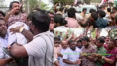 രാഹുൽ മാങ്കൂട്ടത്തിലിന്റെ വാഹനം തടഞ്ഞ് ഡിവൈഎഫ്ഐ, ബിജെപി പ്രവർത്തകർ; 