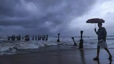 പുതിയ ന്യൂനമർദ്ദം രൂപപ്പെട്ടു, ഇടിമിന്നലോടെ കനത്ത മഴ വരുന്നു; വിവിധ ജില്ലകളിൽ യെല്ലോ അലർ‌ട്ട്