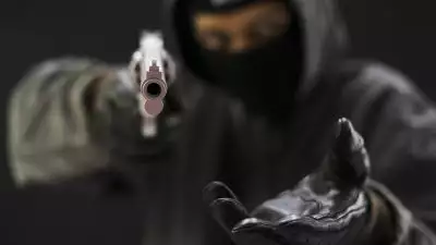 കൊച്ചിയിൽ തോക്ക് ചൂണ്ടി മോഷണം; 80 ലക്ഷം രൂപ കവർന്നു, ഒരാൾ കസ്റ്റഡിയിൽ