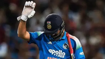 സ്വന്തം നാട്ടിൽ ലോകകപ്പ് കളിക്കാനാവാതെ പോയൊരു ഇന്നലെയുടെ നഷ്ട ബോധം മറന്ന്, അയാൾ ഈ നീലകുപ്പായത്തോട് വിട പറയും!