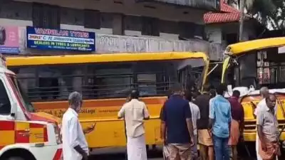 കൂത്താട്ടുകുളത്ത് സ്കൂൾ ബസുകൾ കൂട്ടിയിടിച്ച് അപകടം; 12 കുട്ടികൾക്ക് പരിക്ക്
