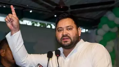 'ഒ​രു വീ​ട്ടി​ൽ ഒ​രാ​ൾ​ക്ക് സ​ർ​ക്കാ​ർ ജോ​ലി'; വ​മ്പ​ൻ പ്ര​ഖ്യാ​പ​ന​വു​മാ​യി തേ​ജ​സ്വി യാ​ദ​വ്