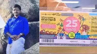 ദോ ഇതാണ് ആ മഹാഭാഗ്യശാലി; തിരുവോണം ബമ്പർ തുറവൂർ സ്വദേശിക്ക്, ടിക്കറ്റ് ഹാജരാക്കി പെയിന്റ് കട ജീവനക്കാരൻ ശരത്ത്