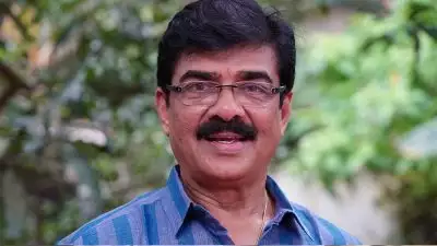 പുകഴ്ത്തൽ കേട്ട് താരജാഡയിലേക്ക് മാറിയാൽ സിനിമാതാരങ്ങളുടെ സ്വഭാവം മാറും : വിജയരാഘവൻ