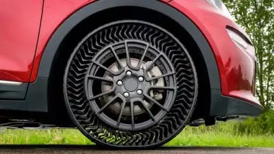 ട്യൂബ്‌ലെസിന്റെ കാലമൊക്കെ കഴിഞ്ഞു; ഇനി വരുന്നത് 'എയർലെസ് ടയർ'