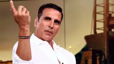 നൂറ് മുട്ടകള്‍ അക്ഷയ്ക്ക് നേരെ എറിഞ്ഞു, വേദനിച്ചിട്ടും ഒരു വാക്ക് പോലും പറഞ്ഞില്ല: കൊറിയോഗ്രാഫര്‍