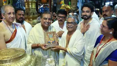 ഗുരുവായൂര്‍ ക്ഷേത്രദര്‍ശനത്തിനെത്തി മുകേഷ് അംബാനി; ദേവസ്വം മള്‍ട്ടി സ്‌പെഷാലിറ്റി ആശുപത്രിക്കായി 15 കോടിയുടെ ചെക്ക് ദേവസ്വത്തിനു കൈമാറി