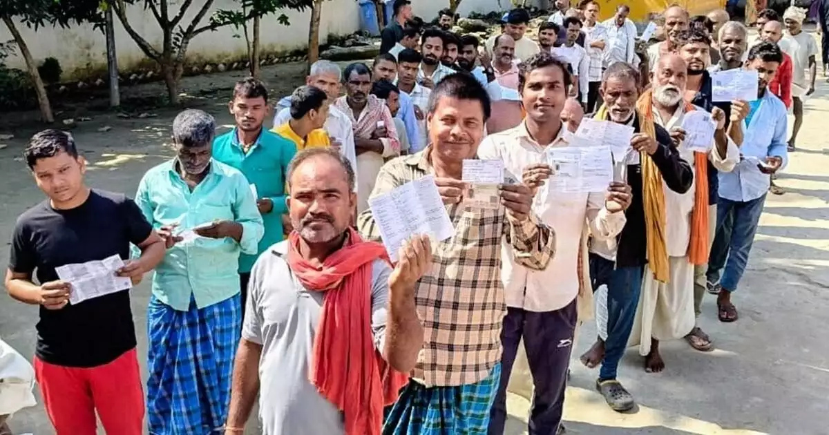 ബിഹാറിൽ ആദ്യഘട്ടത്തിൽ മികച്ച പോളിംഗ്, മൂന്നു മണിവരെ 53.77% പോളിംഗ്; ഉപമുഖ്യമന്ത്രിയുടെ വാഹനവ്യൂഹത്തിനുനേരെ കല്ലേറ്