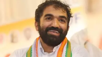 'എസ്‌ഐആറിൽ നിന്നും ഒഴിവാക്കിയെന്ന പരാതിയുമായി പുതുപ്പള്ളിയിലെ വോട്ടർമാർ സമീപിക്കുന്നു'; സുപ്രീം കോടതിയെ സമീപിച്ച് ചാണ്ടി ഉമ്മൻ, നടപടി ഉടൻ സ്റ്റേ ചെയ്യണമെന്നാവശ്യം