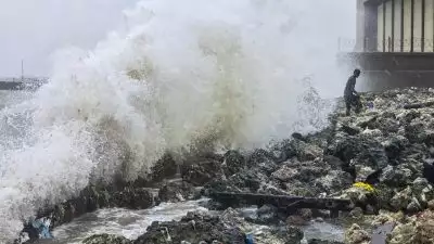 ഡിറ്റ് വാ ചുഴലിക്കാറ്റ് ഇന്ത്യന്‍ തീരത്തേക്ക്; തമിഴ്‌നാട്ടില്‍ റെഡ് അലര്‍ട്ട്, ദുരിതാശ്വാസ ക്യാമ്പുകള്‍ തുറന്നു