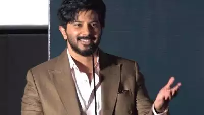 കൈവിട്ടു പോകുമോ എന്ന ഭയം എനിക്ക് ഉണ്ടായിരുന്നു.. മണിക്കൂറുകളോളം സിനിമയുടെ കഥ കേട്ടിരുന്നു, ഇത് ഒരിക്കല്‍ മാത്രം സംഭവിക്കുന്ന സിനിമ: ദുല്‍ഖര്‍