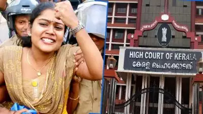 'അനാവശ്യ രാഷ്ട്രീയം മാത്രമാണ് ഇത്', വൈഷ്ണ സുരേഷിന്റെ വോട്ടര്‍പട്ടികയിലെ പേര് വെട്ടലില്‍ ഹൈക്കോടതിയുടെ രൂക്ഷ വിമര്‍ശനം; സാങ്കേതികത്വത്തിന്റെ പേരില്‍ 24 വയസുള്ള കുട്ടിയെ മല്‍സരിപ്പിക്കാതെ ഇരിക്കരുതെന്നും ഹൈക്കോടതി