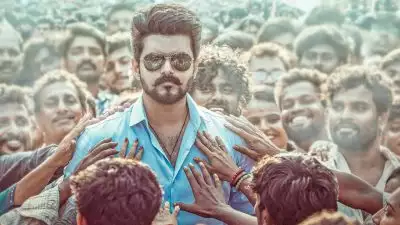 ഇത് എഐ പോസ്റ്ററോ? വിജയ്‌യുടെ അവസാന ചിത്രം 'ബാഹുബലി' സ്പൂഫോ? 'ജനനായകന്‍' പോസ്റ്ററിന് ട്രോള്‍പൂരം