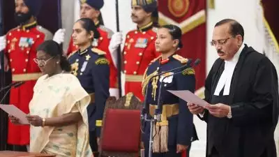 തലപ്പത്ത് സൂര്യകാന്ത്; സുപ്രീം കോടതി ചീഫ് ജസ്‌റ്റിസായി ചുമതലയേറ്റു, രാഷ്ട്രപതി സത്യവാചകം ചൊല്ലിക്കൊടുത്തു