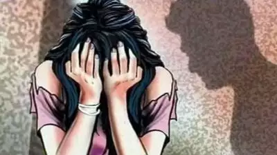 പ്രായപൂർത്തിയാകാത്ത പെൺകുട്ടിയെ പ്രണയം നടിച്ച് താമസസ്ഥലത്തേക്ക് കൂട്ടികൊണ്ടുപോയി പീഡനം; കൊച്ചിയിൽ നേവി ഉദ്യോഗസ്ഥൻ അറസ്റ്റിൽ