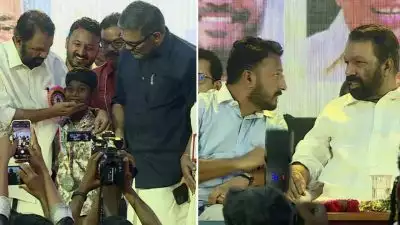 സം​സ്ഥാ​ന സ്കൂൾ ശാ​സ്ത്ര​മേ​ള​: മ​ന്ത്രി​മാ​ർ​ക്കൊ​പ്പം വേ​ദി പ​ങ്കി​ട്ട് രാ​ഹു​ൽ മാ​ങ്കൂ​ട്ട​ത്തി​ൽ, ബി​ജെ​പി കൗ​ൺ​സി​ല​ർ വേ​ദിയിൽനിന്ന് ഇറങ്ങിപ്പോയി