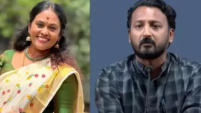 ഒരു പുരുഷന് മാത്രമായി തെറ്റ് സംഭവിക്കില്ല, പേടിച്ച് മൂലയില്‍ പോയി ഒളിക്കുമെന്ന് ഒരു തീക്കുട്ടിയും കരുതണ്ട..; രാഹുലിനെ പിന്തുണച്ച് സീമ ജി നായര്‍