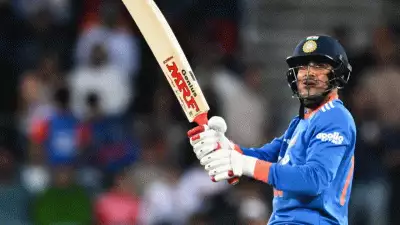 മോനെ രാജകുമാരാ, നീ ഇന്ത്യൻ ജേഴ്‌സിയിൽ ഓസ്‌ട്രേലിയക്ക് വേണ്ടി കളിക്കുകയാണോ?; ശുഭ്മൻ ഗില്ലിനെതിരെ വൻ ആരാധകരോഷം