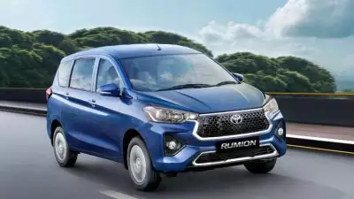 26 കി.മീ മൈലേജ്; ഈ 7-സീറ്റര്‍ ടൊയോട്ട ഇത്ര കുറഞ്ഞ വിലയിലോ?