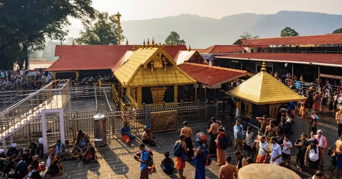 ശബരിമല സ്വര്ണക്കടത്ത്: ശ്രീകോവിലിലെ ബാക്കിയുള്ള സ്വര്ണംകൂടി തട്ടിയെടുക്കാന് പ്രതികള് പദ്ധതിയിട്ടിരുന്നു; കേസില് ഉള്പ്പെട്ടാല് എന്തു ചെയ്യണമെന്നതടക്കം പ്രതികള് ഗൂഢാലോചന നടത്തിയെന്നും എസ്ഐടി