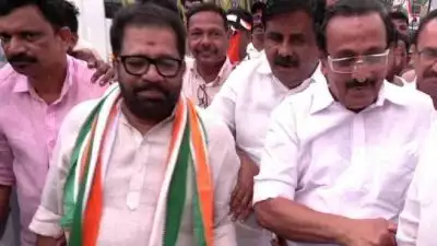 'കോടതിവിധിയെ മാനിക്കുന്നു, കോൺഗ്രസിനൊപ്പം തുടരും'; വി എം വിനു