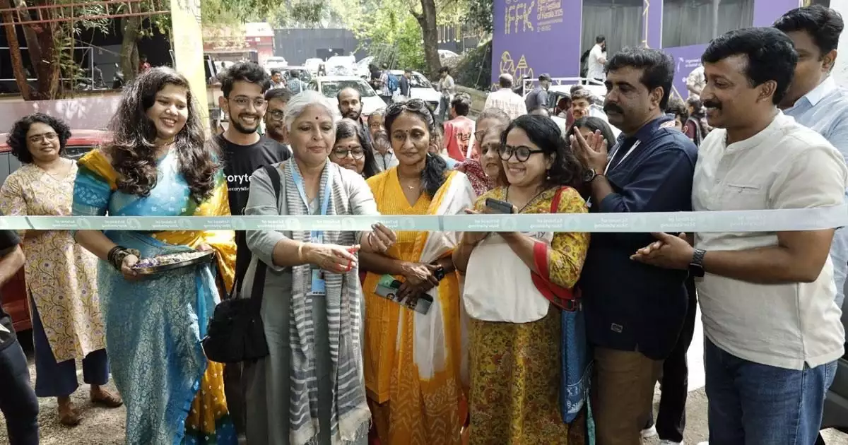 സിനിമ ഫിലിമിൽ നിന്ന് ഡിജിറ്റൽ ഫോർമാറ്റിലേക്ക് മാറിയപ്പോഴുള്ള ആശങ്ക നേരിട്ടത് പോലെ സിനിമയിൽ എഐയെ എങ്ങനെ ഉപയോഗിക്കാമെന്ന് പഠിക്കണമെന്ന് ബീനാ പോൾ