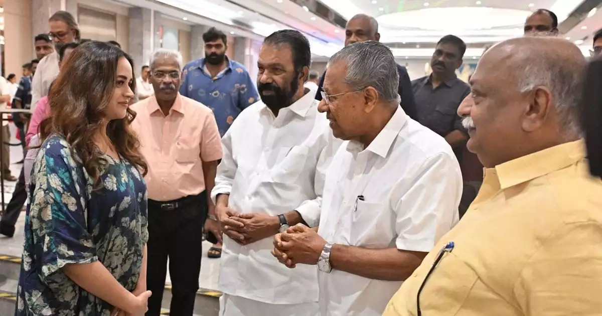 സര്ക്കാരിന്റെ ക്രിസ്മസ് വിരുന്നില് മുഖ്യാതിഥിയായി ഭാവന; മലയാളത്തിന്റെ അഭിമാന താരമെന്ന് മന്ത്രി ശിവന്കുട്ടി