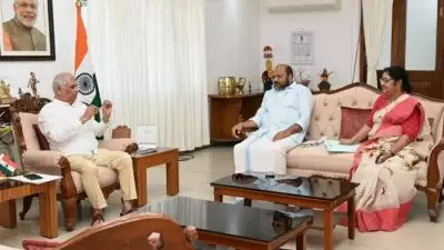 സർവകലാശാലകളിലെ വിസി നിയമന തർക്കത്തിൽ വിട്ടുവീഴ്ചക്കില്ലെന്ന് ഗവർണർ; മന്ത്രിമാരുമായി നടത്തിയ ചർച്ച പരാജയം