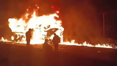 കർണാടകയിൽ ലോറിയുമായി കൂട്ടിയിടിച്ച് സ്വകാര്യ ബസിന് തീപിടിച്ചു; പത്ത് പേർ പൊള്ളലേറ്റ് മരിച്ചു