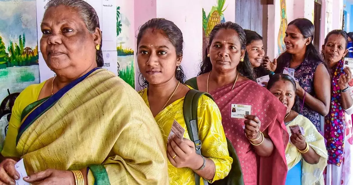 തദ്ദേശ തിരഞ്ഞെടുപ്പിന്റെ രണ്ടാം ഘട്ടം; വടക്കന് കേരളം വിധിയെഴുതുന്നു, ഒൻപതുമണിവരെ പോളിംഗ് 8.82%