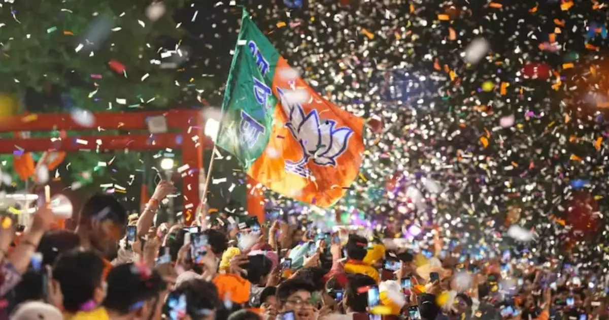 'വിജയാഹ്ലാദ പ്രകടനങ്ങൾ അതിരുവിടരുത്, പണികിട്ടും'; മുന്നറിയിപ്പുമായി പൊലീസ്