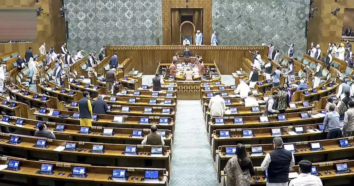 ദേശീയ തൊഴിലുറപ്പ് പദ്ധതി ഭേദഗതി ബിൽ ലോക്സഭയിൽ അവതരിപ്പിച്ചു; പ്രതിഷേധിച്ച് പ്രതിപക്ഷം, പുതിയ ബിൽ അനുസരിച്ച് 125 ദിവസത്തെ തൊഴിൽ ഉറപ്പെന്ന് ശിവരാജ് സിങ് ചൗഹാൻ